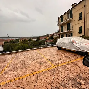 Fronte Mare-piscina- Pista Ciclabile Appartamento Imperia